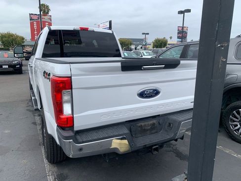 Used 2017 Ford F250 XLT w/ XLT Premium Package AWD/4WD image 7