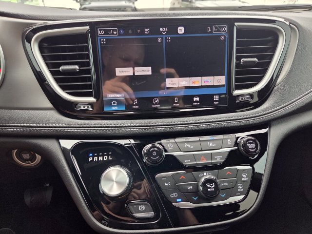 New 2027 Chrysler Pacifica Select FWD image 24