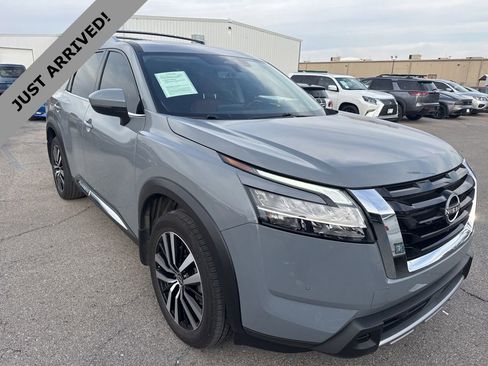 Certified 2024 Nissan Pathfinder Platinum image 3