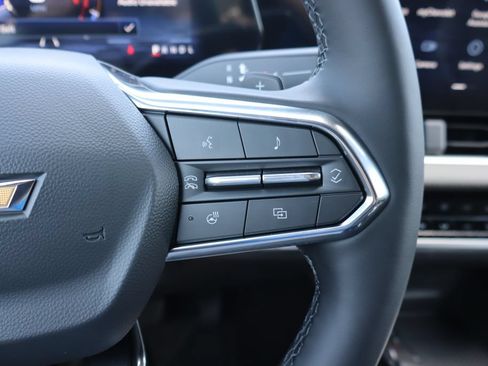 New 2027 Chevrolet Equinox LT w/ Convenience Package II FWD image 8