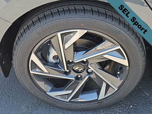 Certified 2025 Hyundai Elantra Sport FWD image 12