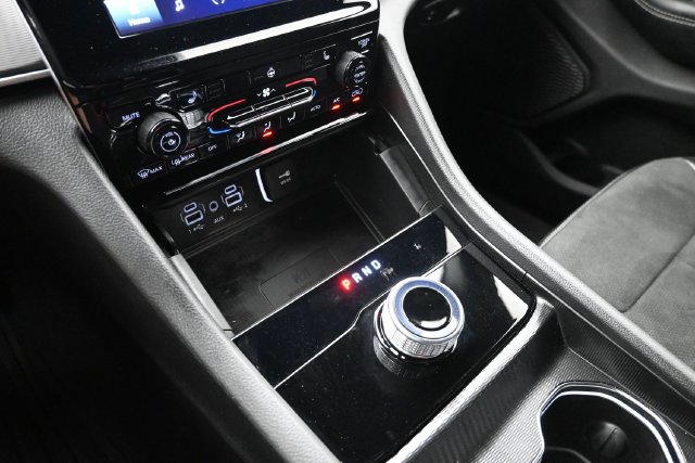 Used 2025 Jeep Grand Cherokee L Altitude RWD image 9