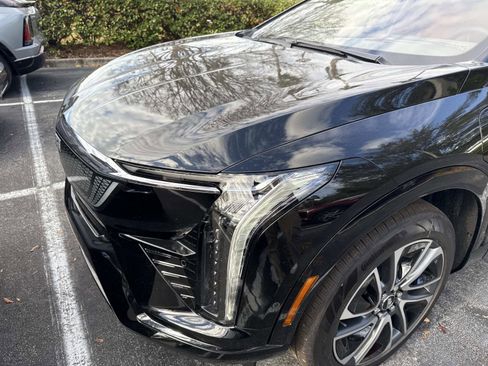 New 2026 Cadillac Optiq Sport 2 image 9