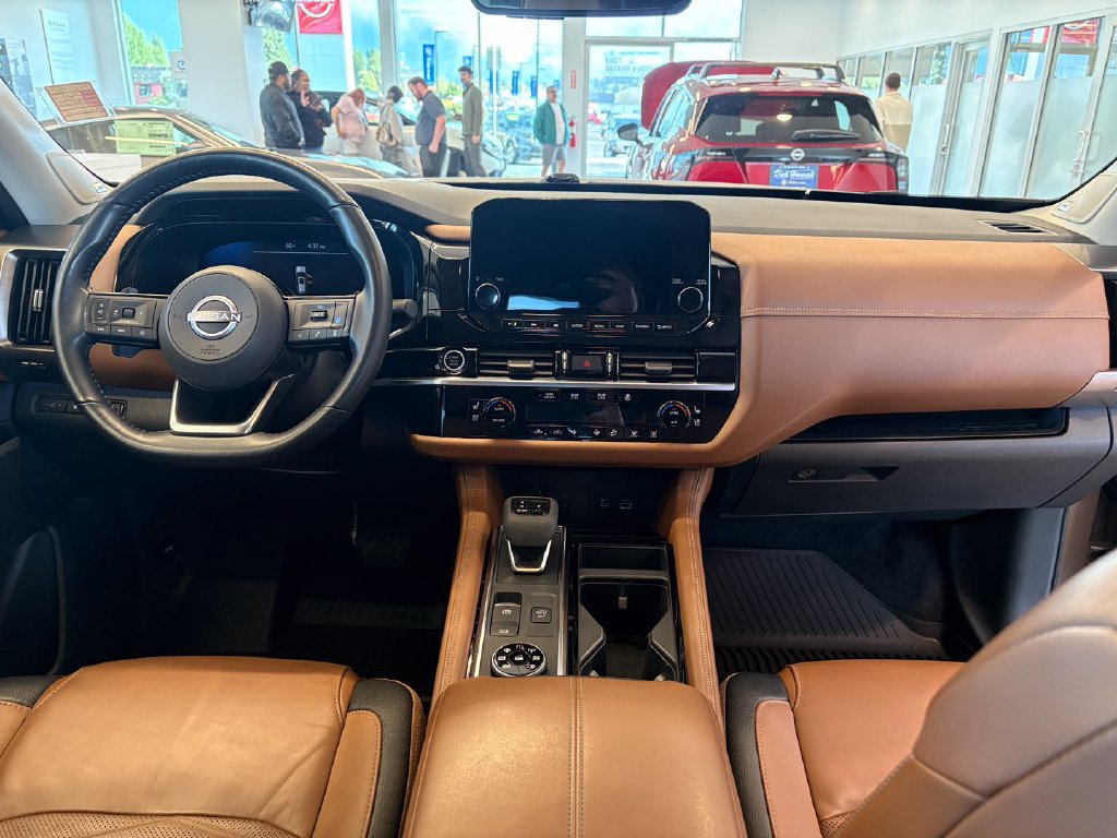 Used 2023 Nissan Pathfinder Platinum AWD/4WD image 27