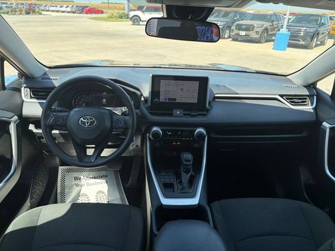 Used 2025 Toyota RAV4 LE AWD/4WD image 25