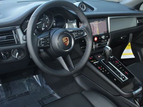New 2026 Porsche Macan Base image 4