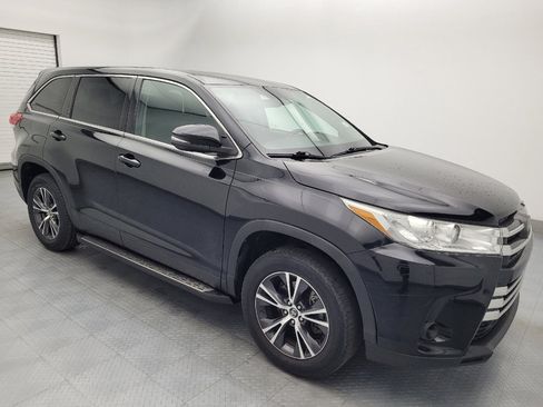 Used 2019 Toyota Highlander LE image 11