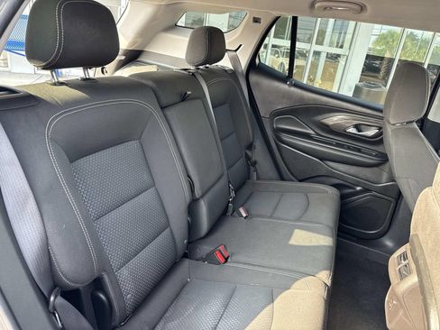 Used 2024 GMC Terrain SLE w/ Driver Convenience Package FWD image 10