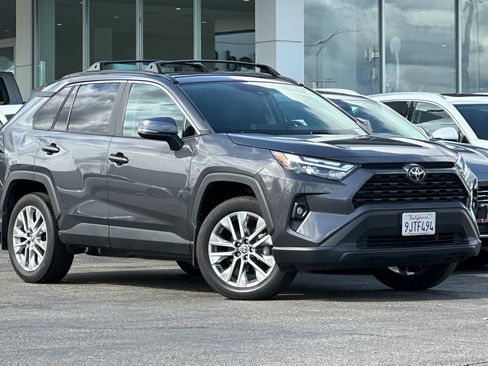 Used 2023 Toyota RAV4 XLE Premium image 2