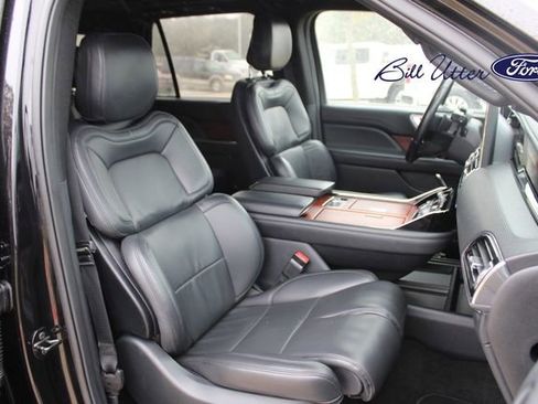 Used 2024 Lincoln Navigator Premiere image 11