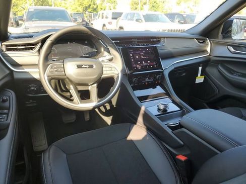 New 2025 Jeep Grand Cherokee L Altitude image 7