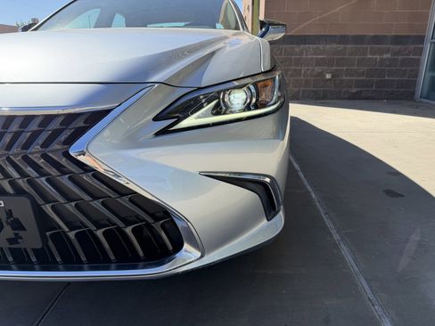 Used 2024 Lexus ES 350 w/ Accessory Package (Z2) image 11