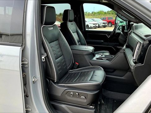 Used 2024 GMC Sierra 2500 AT4X image 10