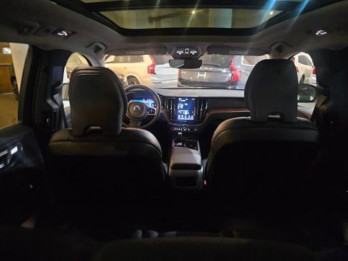Certified 2023 Volvo XC60 B5 Plus AWD/4WD image 8