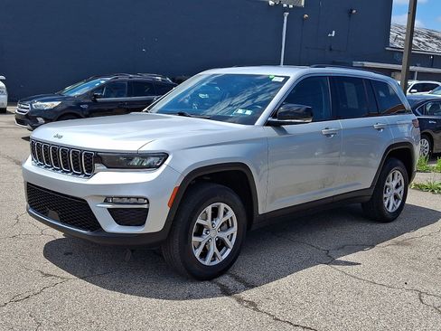Used 2022 Jeep Grand Cherokee Limited AWD/4WD image 3