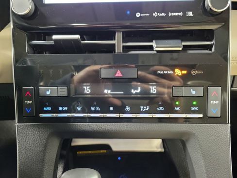 Used 2020 Toyota Avalon XLE w/ Moonroof Package image 19