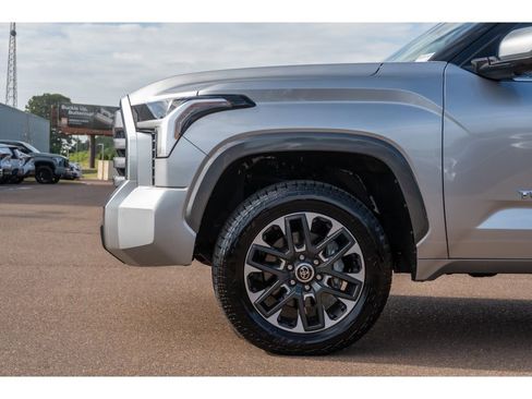Used 2023 Toyota Tundra Limited AWD/4WD image 10