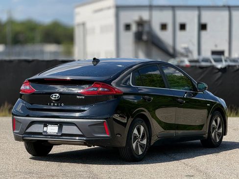 Used 2017 Hyundai Ioniq SEL image 9