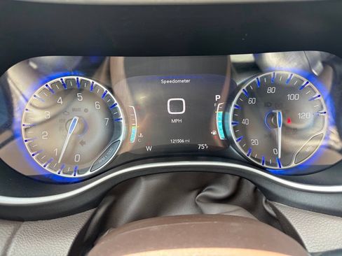 Used 2020 Chrysler Pacifica Touring-L Plus FWD image 42