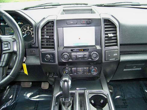 Used 2019 Ford F150 XLT w/ Equipment Group 302A Luxury AWD/4WD image 37