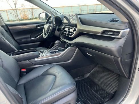 Used 2020 Toyota Highlander Limited image 31