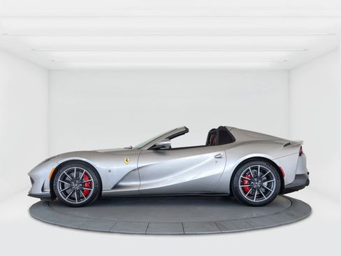 Used 2022 Ferrari 812 GTS RWD image 2