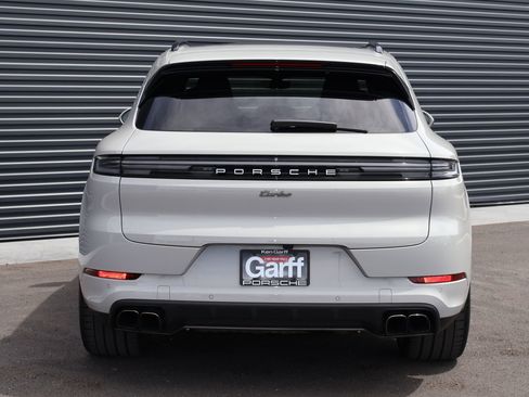 Certified 2025 Porsche Cayenne Turbo AWD/4WD image 11