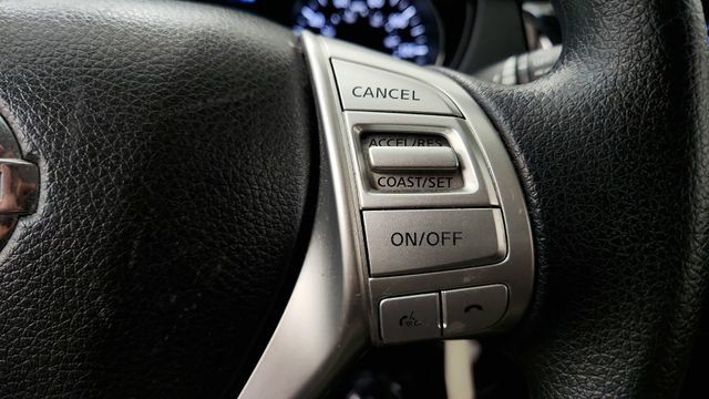 Used 2015 Nissan Rogue S FWD image 60