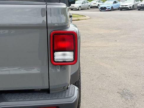 Used 2022 Jeep Gladiator Sport AWD/4WD image 11