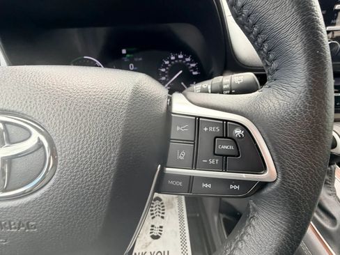Used 2023 Toyota Sienna XLE AWD/4WD image 15