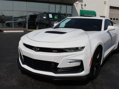 Used 2021 Chevrolet Camaro SS RWD image 3