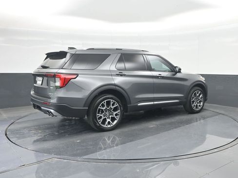 Certified 2025 Ford Explorer Platinum w/ Ultimate Package AWD/4WD image 15