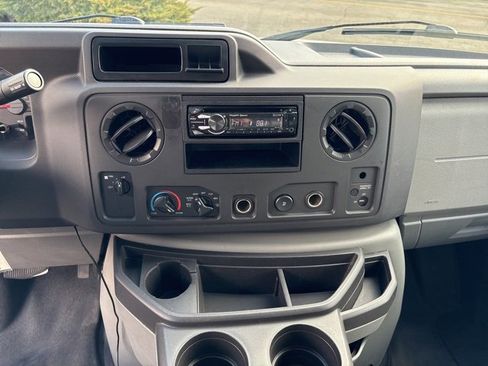 Used 2014 Ford E-250 and Econoline 250 w/ Power Group image 18