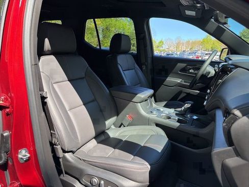 Used 2023 Chevrolet Traverse RS AWD/4WD image 9