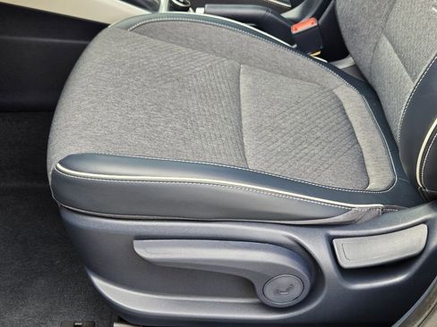 Used 2022 Hyundai Venue Limited FWD image 26