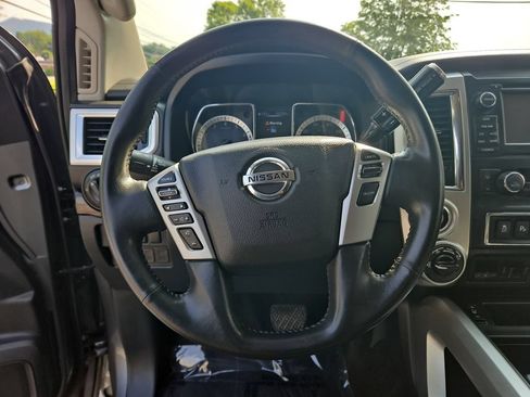 Used 2017 Nissan Titan SV AWD/4WD image 15