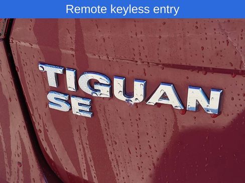 Used 2021 Volkswagen Tiguan SE w/ Panoramic Sunroof Package image 4