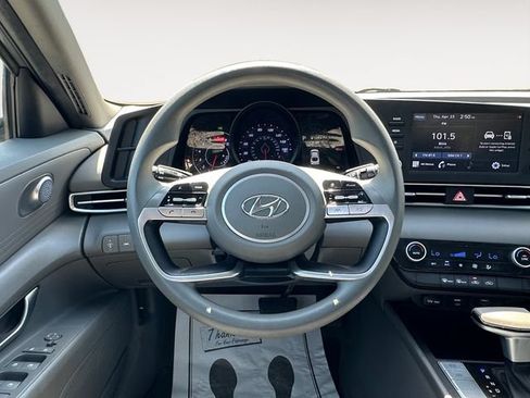 Used 2021 Hyundai Elantra SEL FWD image 12