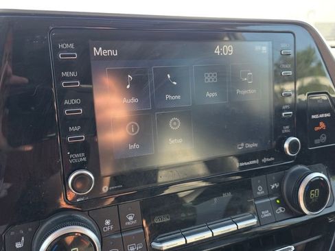 Used 2021 Toyota Highlander XLE AWD/4WD image 17