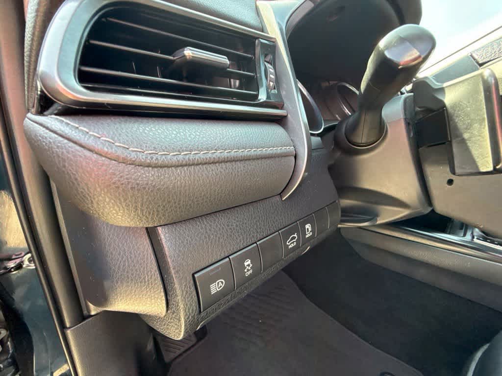 Used 2020 Toyota Camry SE w/ Convenience Package FWD image 16