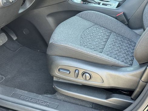 Used 2024 Chevrolet Equinox LT image 17