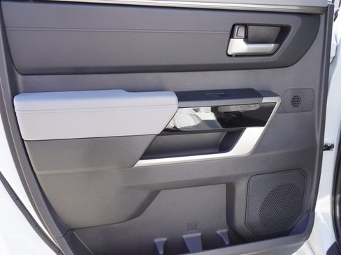 Used 2024 Toyota Tundra Limited AWD/4WD image 15