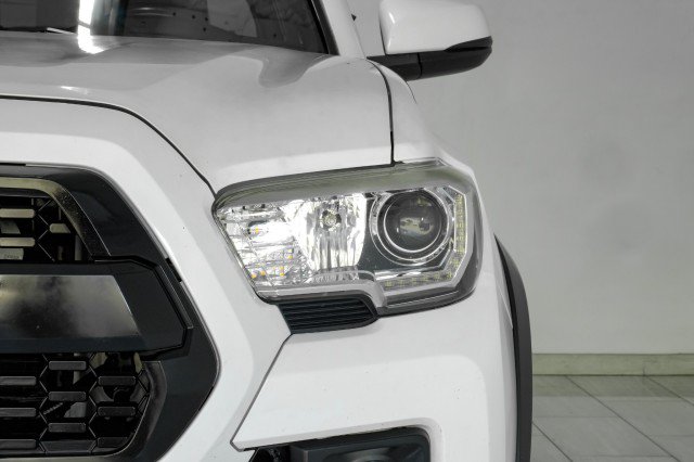 Used 2018 Toyota Tacoma TRD Off-Road w/ Technology Package AWD/4WD image 52