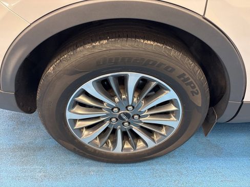 Used 2019 Lincoln Nautilus Select image 5