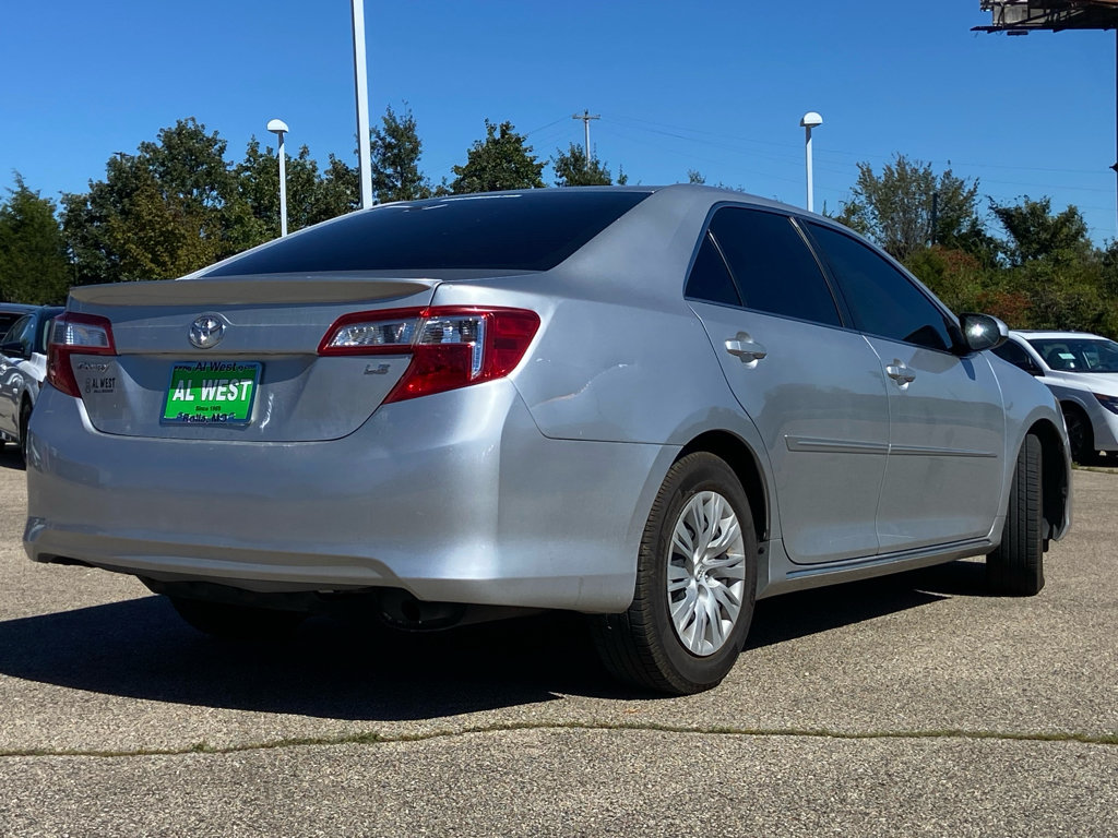 Used 2012 Toyota Camry LE FWD image 3