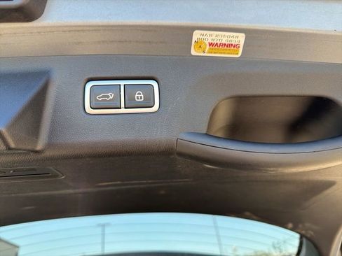 Used 2023 Kia Sorento SX image 17