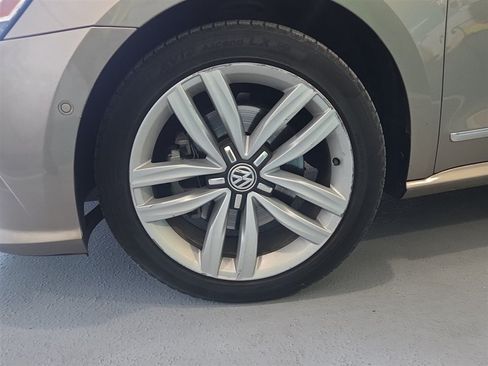 Used 2017 Volkswagen Passat 1.8T SEL Premium FWD image 2