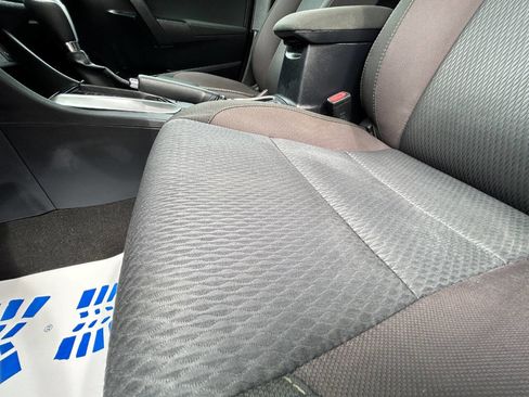 Used 2017 Toyota Corolla LE w/ Carpet Mat Package (TMS) image 31