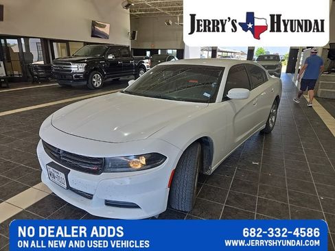 Used 2022 Dodge Charger SXT RWD image 1