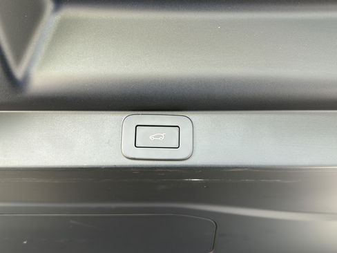 Used 2025 Land Rover Range Rover Long Wheelbase SE AWD/4WD image 35